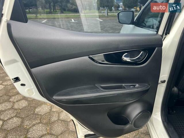 Белый Ниссан Кашкай, объемом двигателя 1.6 л и пробегом 87 тыс. км за 15500 $, фото 33 на Automoto.ua