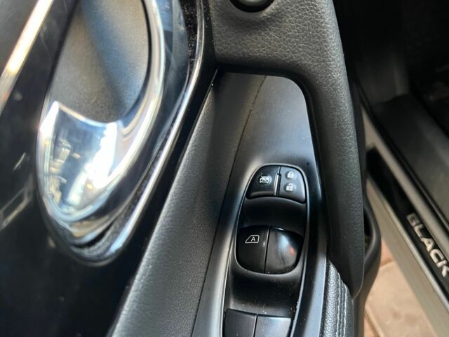 Белый Ниссан Кашкай, объемом двигателя 1.6 л и пробегом 136 тыс. км за 19000 $, фото 3 на Automoto.ua