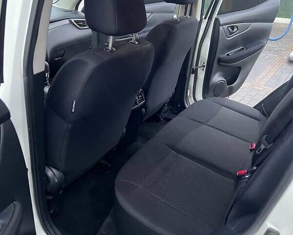 Білий Ніссан Кашкай, об'ємом двигуна 1.2 л та пробігом 116 тис. км за 14600 $, фото 15 на Automoto.ua