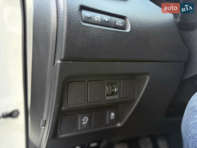 Белый Ниссан Кашкай, объемом двигателя 1.5 л и пробегом 198 тыс. км за 13899 $, фото 48 на Automoto.ua