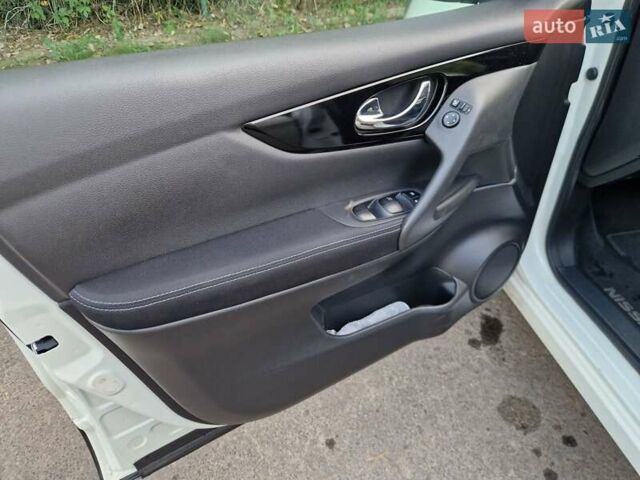 Білий Ніссан Кашкай, об'ємом двигуна 1.6 л та пробігом 127 тис. км за 17000 $, фото 29 на Automoto.ua