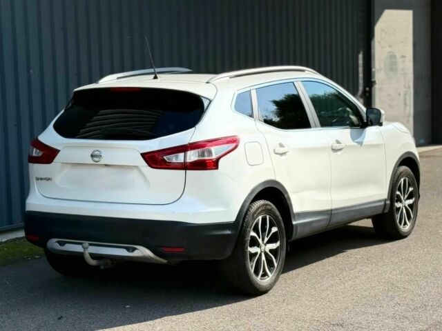 Белый Ниссан Кашкай, объемом двигателя 1.6 л и пробегом 77 тыс. км за 10200 $, фото 5 на Automoto.ua