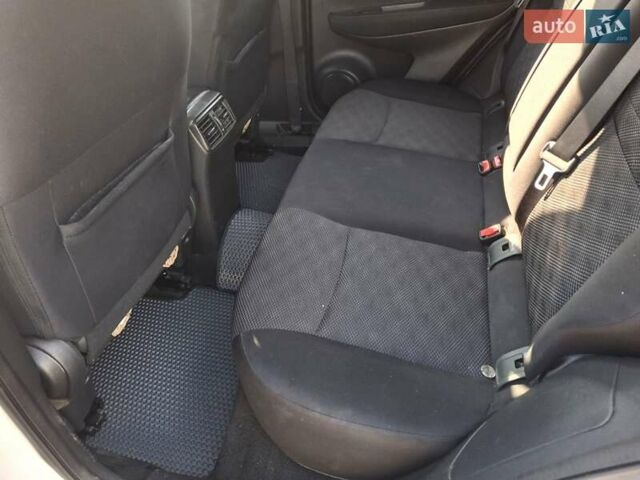 Білий Ніссан Кашкай, об'ємом двигуна 1.2 л та пробігом 165 тис. км за 12200 $, фото 13 на Automoto.ua