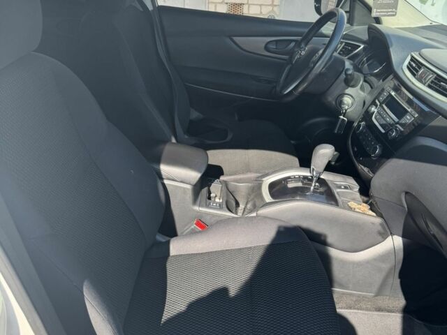 Белый Ниссан Кашкай, объемом двигателя 1.2 л и пробегом 147 тыс. км за 12500 $, фото 6 на Automoto.ua