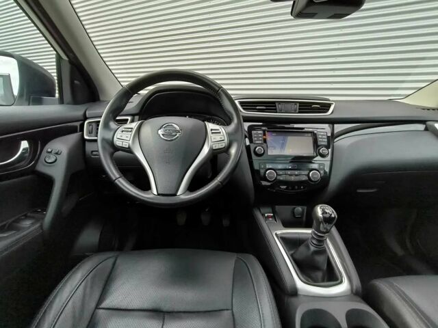 Белый Ниссан Кашкай, объемом двигателя 1.5 л и пробегом 70 тыс. км за 10000 $, фото 6 на Automoto.ua