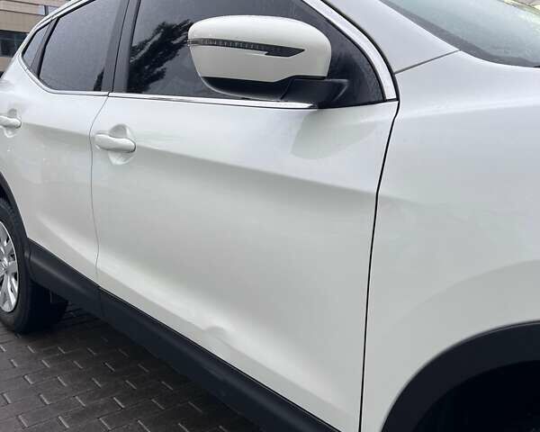 Білий Ніссан Кашкай, об'ємом двигуна 1.2 л та пробігом 116 тис. км за 14600 $, фото 4 на Automoto.ua