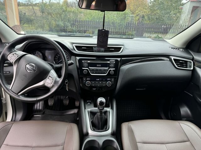 Белый Ниссан Кашкай, объемом двигателя 1.5 л и пробегом 110 тыс. км за 15800 $, фото 5 на Automoto.ua