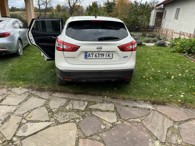 Белый Ниссан Кашкай, объемом двигателя 1.5 л и пробегом 110 тыс. км за 15800 $, фото 4 на Automoto.ua