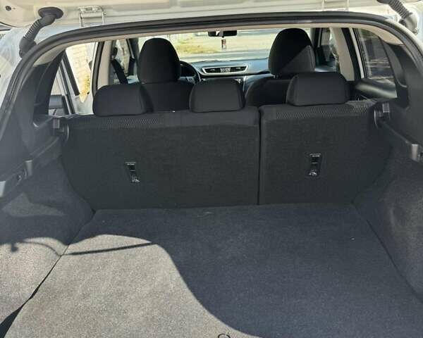 Белый Ниссан Кашкай, объемом двигателя 1.2 л и пробегом 147 тыс. км за 12500 $, фото 2 на Automoto.ua