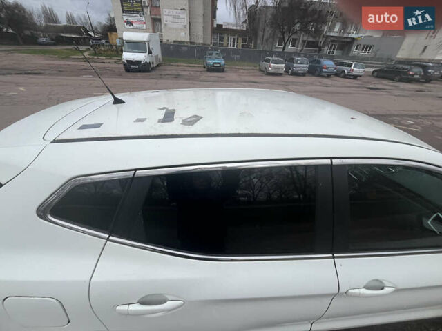 Белый Ниссан Кашкай, объемом двигателя 2 л и пробегом 240 тыс. км за 13000 $, фото 6 на Automoto.ua