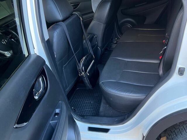 Белый Ниссан Кашкай, объемом двигателя 1.6 л и пробегом 136 тыс. км за 19000 $, фото 10 на Automoto.ua