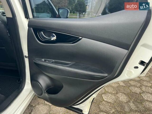 Белый Ниссан Кашкай, объемом двигателя 1.6 л и пробегом 87 тыс. км за 15500 $, фото 32 на Automoto.ua