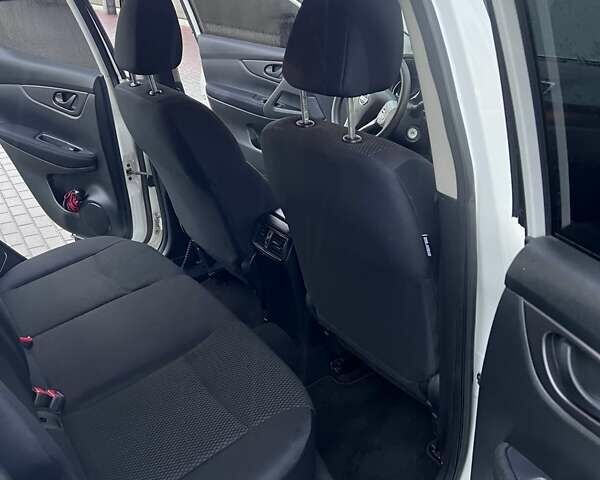 Білий Ніссан Кашкай, об'ємом двигуна 1.2 л та пробігом 116 тис. км за 14600 $, фото 14 на Automoto.ua