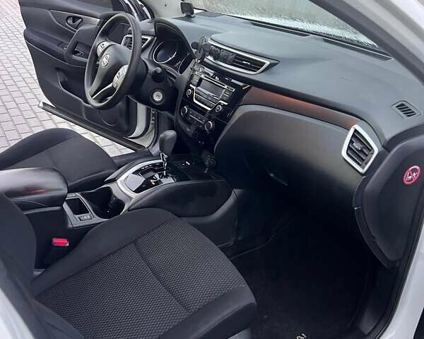 Білий Ніссан Кашкай, об'ємом двигуна 1.2 л та пробігом 116 тис. км за 14600 $, фото 13 на Automoto.ua