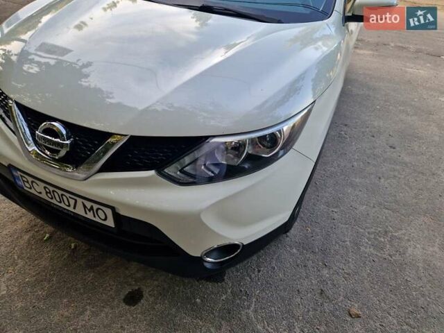Білий Ніссан Кашкай, об'ємом двигуна 1.6 л та пробігом 127 тис. км за 17000 $, фото 2 на Automoto.ua