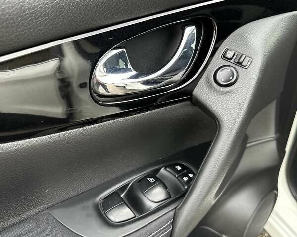 Белый Ниссан Кашкай, объемом двигателя 1.5 л и пробегом 230 тыс. км за 13990 $, фото 28 на Automoto.ua