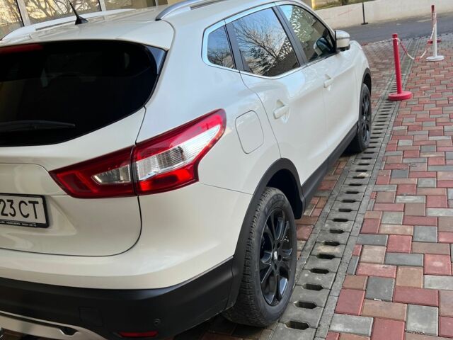 Белый Ниссан Кашкай, объемом двигателя 1.6 л и пробегом 136 тыс. км за 19000 $, фото 4 на Automoto.ua