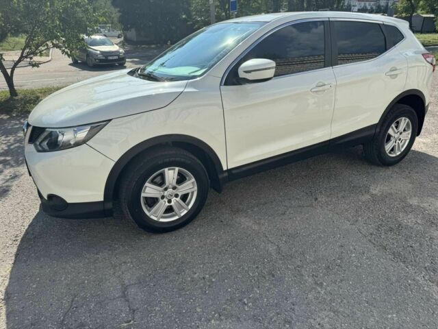 Белый Ниссан Кашкай, объемом двигателя 1.2 л и пробегом 147 тыс. км за 12500 $, фото 5 на Automoto.ua