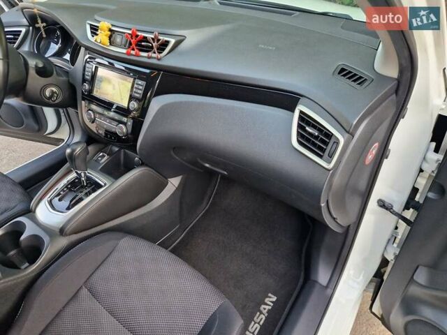 Білий Ніссан Кашкай, об'ємом двигуна 1.6 л та пробігом 127 тис. км за 17000 $, фото 32 на Automoto.ua