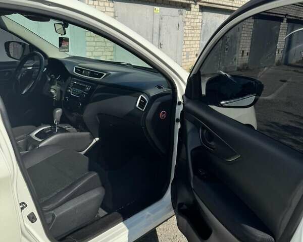 Белый Ниссан Кашкай, объемом двигателя 1.2 л и пробегом 147 тыс. км за 12500 $, фото 3 на Automoto.ua