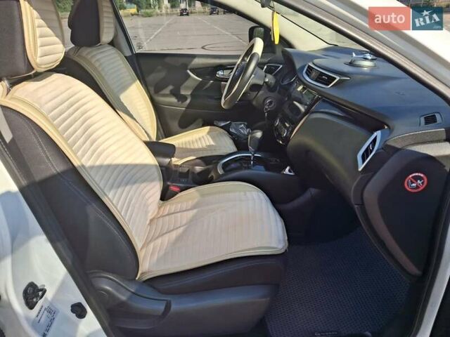 Білий Ніссан Кашкай, об'ємом двигуна 1.2 л та пробігом 165 тис. км за 12200 $, фото 14 на Automoto.ua