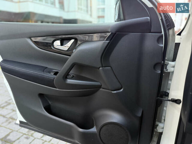 Белый Ниссан Кашкай, объемом двигателя 1.5 л и пробегом 198 тыс. км за 13899 $, фото 47 на Automoto.ua