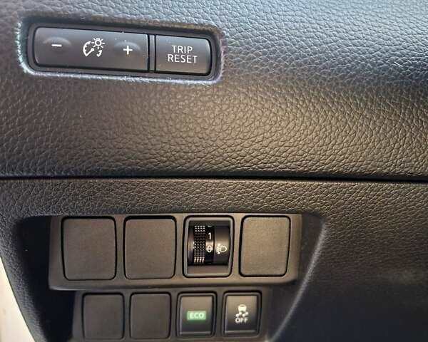 Білий Ніссан Кашкай, об'ємом двигуна 1.2 л та пробігом 165 тис. км за 12200 $, фото 22 на Automoto.ua