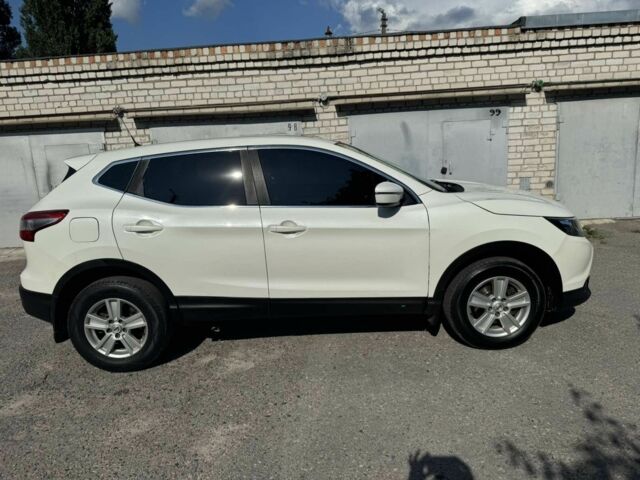 Белый Ниссан Кашкай, объемом двигателя 1.2 л и пробегом 147 тыс. км за 12500 $, фото 7 на Automoto.ua