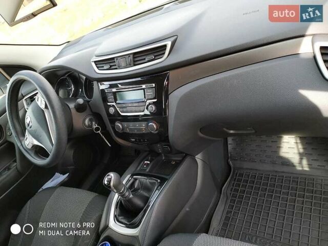 Білий Ніссан Кашкай, об'ємом двигуна 1.2 л та пробігом 69 тис. км за 15000 $, фото 4 на Automoto.ua