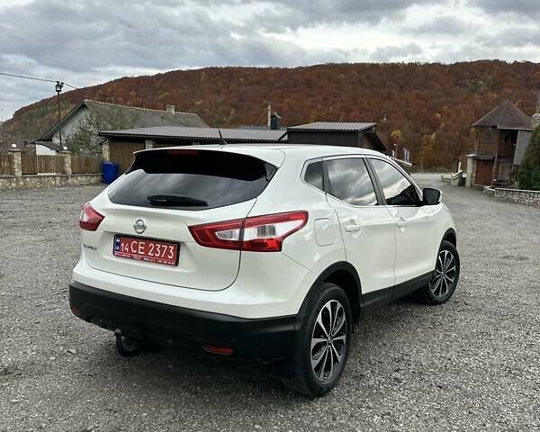Белый Ниссан Кашкай, объемом двигателя 1.5 л и пробегом 230 тыс. км за 13990 $, фото 6 на Automoto.ua