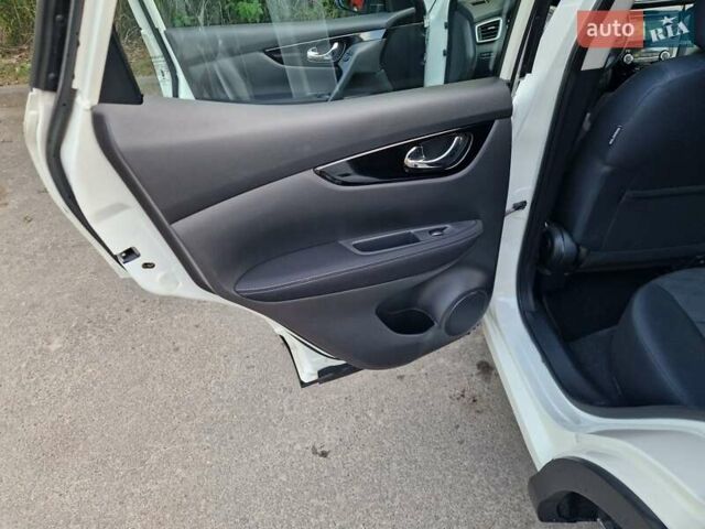 Білий Ніссан Кашкай, об'ємом двигуна 1.6 л та пробігом 127 тис. км за 17000 $, фото 24 на Automoto.ua