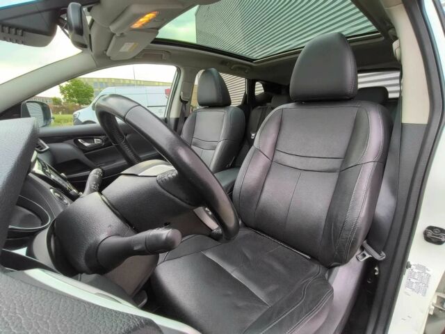 Белый Ниссан Кашкай, объемом двигателя 1.5 л и пробегом 70 тыс. км за 10000 $, фото 5 на Automoto.ua