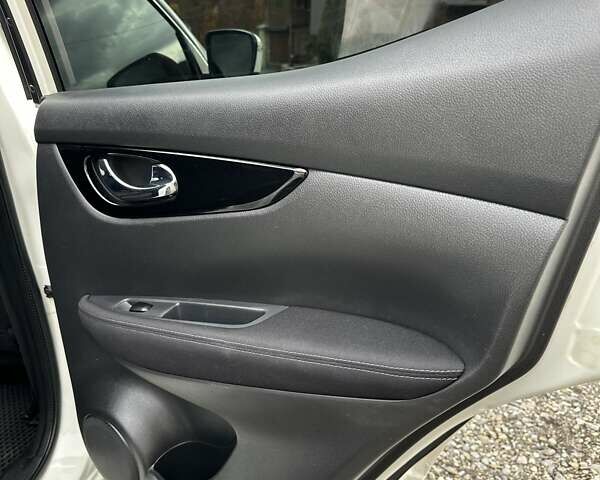 Белый Ниссан Кашкай, объемом двигателя 1.5 л и пробегом 230 тыс. км за 13990 $, фото 23 на Automoto.ua