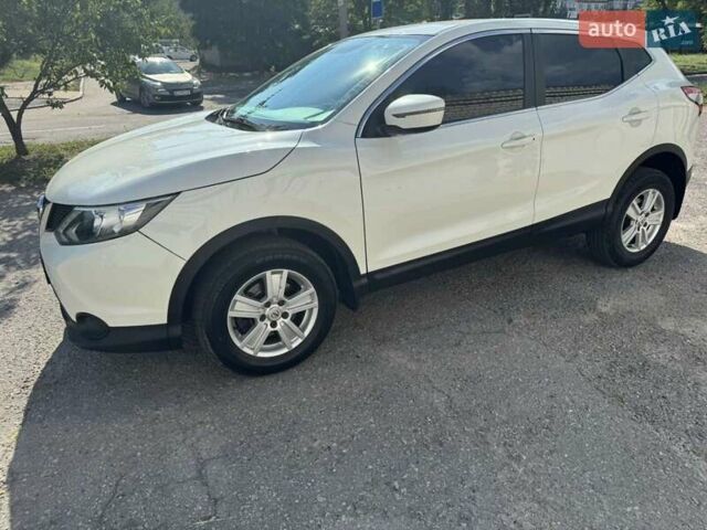 Белый Ниссан Кашкай, объемом двигателя 1.2 л и пробегом 147 тыс. км за 12500 $, фото 5 на Automoto.ua