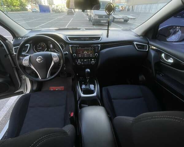 Білий Ніссан Кашкай, об'ємом двигуна 2 л та пробігом 136 тис. км за 16199 $, фото 12 на Automoto.ua