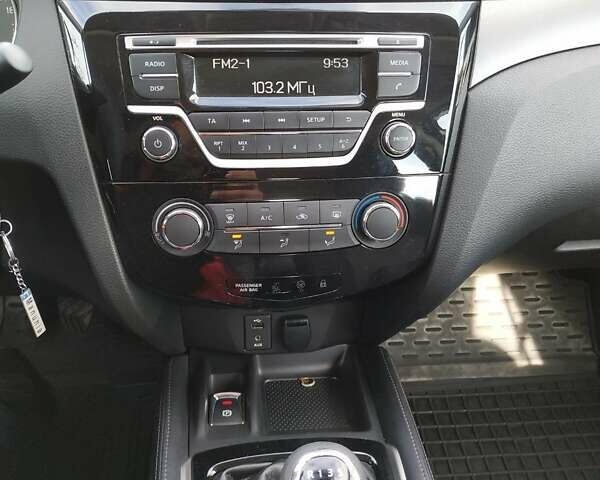 Білий Ніссан Кашкай, об'ємом двигуна 1.2 л та пробігом 69 тис. км за 15000 $, фото 6 на Automoto.ua