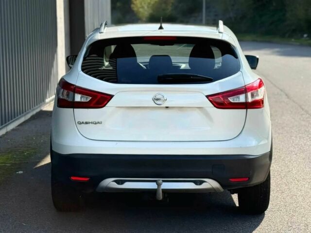 Белый Ниссан Кашкай, объемом двигателя 1.6 л и пробегом 77 тыс. км за 10200 $, фото 4 на Automoto.ua