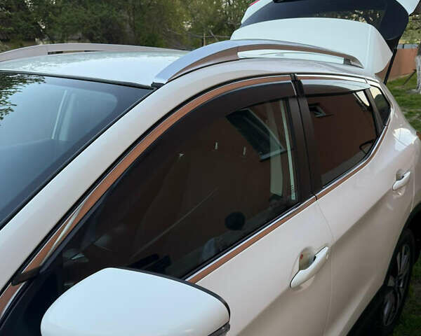 Белый Ниссан Кашкай, объемом двигателя 1.6 л и пробегом 92 тыс. км за 13900 $, фото 2 на Automoto.ua