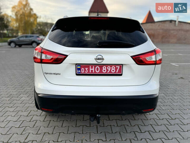 Белый Ниссан Кашкай, объемом двигателя 1.5 л и пробегом 179 тыс. км за 16900 $, фото 6 на Automoto.ua