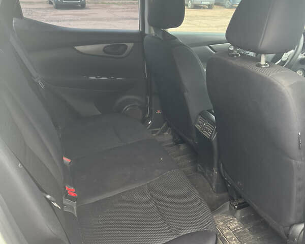 Белый Ниссан Кашкай, объемом двигателя 2 л и пробегом 240 тыс. км за 13000 $, фото 8 на Automoto.ua