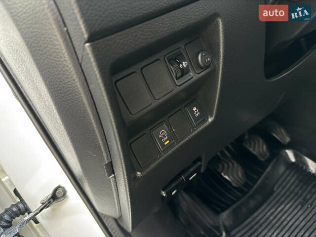 Білий Ніссан Кашкай, об'ємом двигуна 1.5 л та пробігом 110 тис. км за 13750 $, фото 35 на Automoto.ua