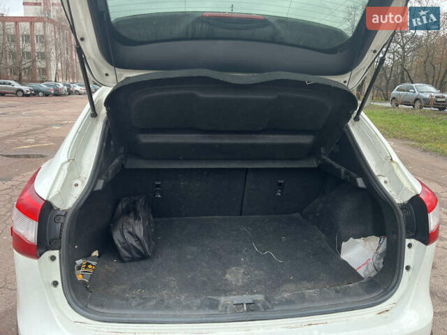 Белый Ниссан Кашкай, объемом двигателя 2 л и пробегом 240 тыс. км за 13000 $, фото 12 на Automoto.ua