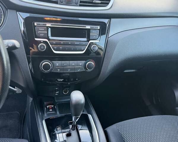 Белый Ниссан Кашкай, объемом двигателя 1.2 л и пробегом 87 тыс. км за 15500 $, фото 6 на Automoto.ua