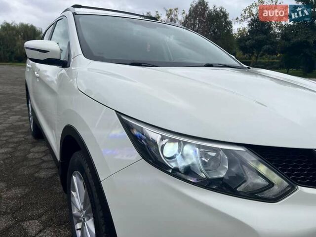 Белый Ниссан Кашкай, объемом двигателя 1.6 л и пробегом 87 тыс. км за 15500 $, фото 11 на Automoto.ua