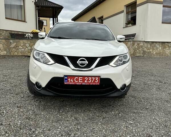 Белый Ниссан Кашкай, объемом двигателя 1.5 л и пробегом 230 тыс. км за 13990 $, фото 4 на Automoto.ua