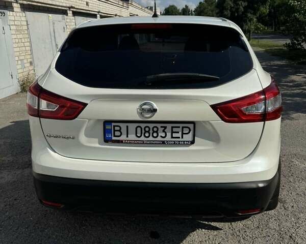 Белый Ниссан Кашкай, объемом двигателя 1.2 л и пробегом 147 тыс. км за 12500 $, фото 4 на Automoto.ua