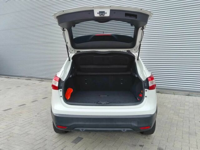 Белый Ниссан Кашкай, объемом двигателя 1.5 л и пробегом 70 тыс. км за 10000 $, фото 9 на Automoto.ua