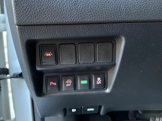 Белый Ниссан Кашкай, объемом двигателя 1.6 л и пробегом 136 тыс. км за 19000 $, фото 7 на Automoto.ua