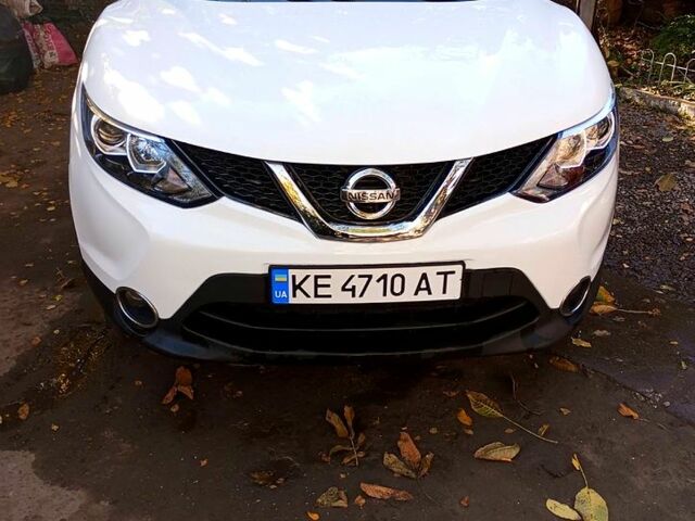 Белый Ниссан Кашкай, объемом двигателя 1.2 л и пробегом 205 тыс. км за 10900 $, фото 3 на Automoto.ua