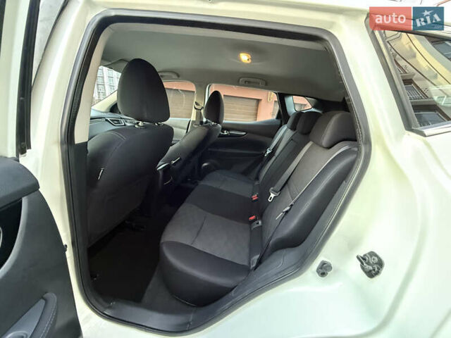 Белый Ниссан Кашкай, объемом двигателя 1.5 л и пробегом 198 тыс. км за 13899 $, фото 35 на Automoto.ua